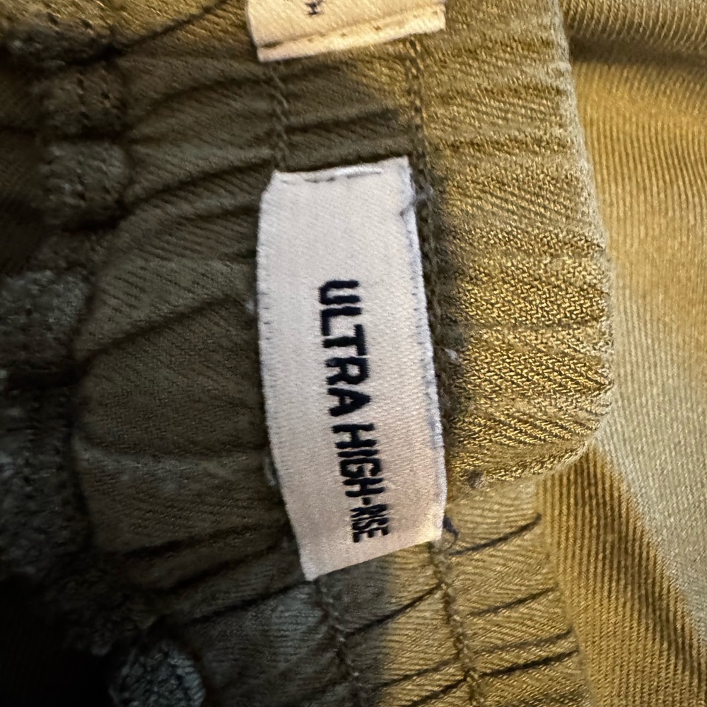 Hollister Olive Green Pants - Picture 3 of 4